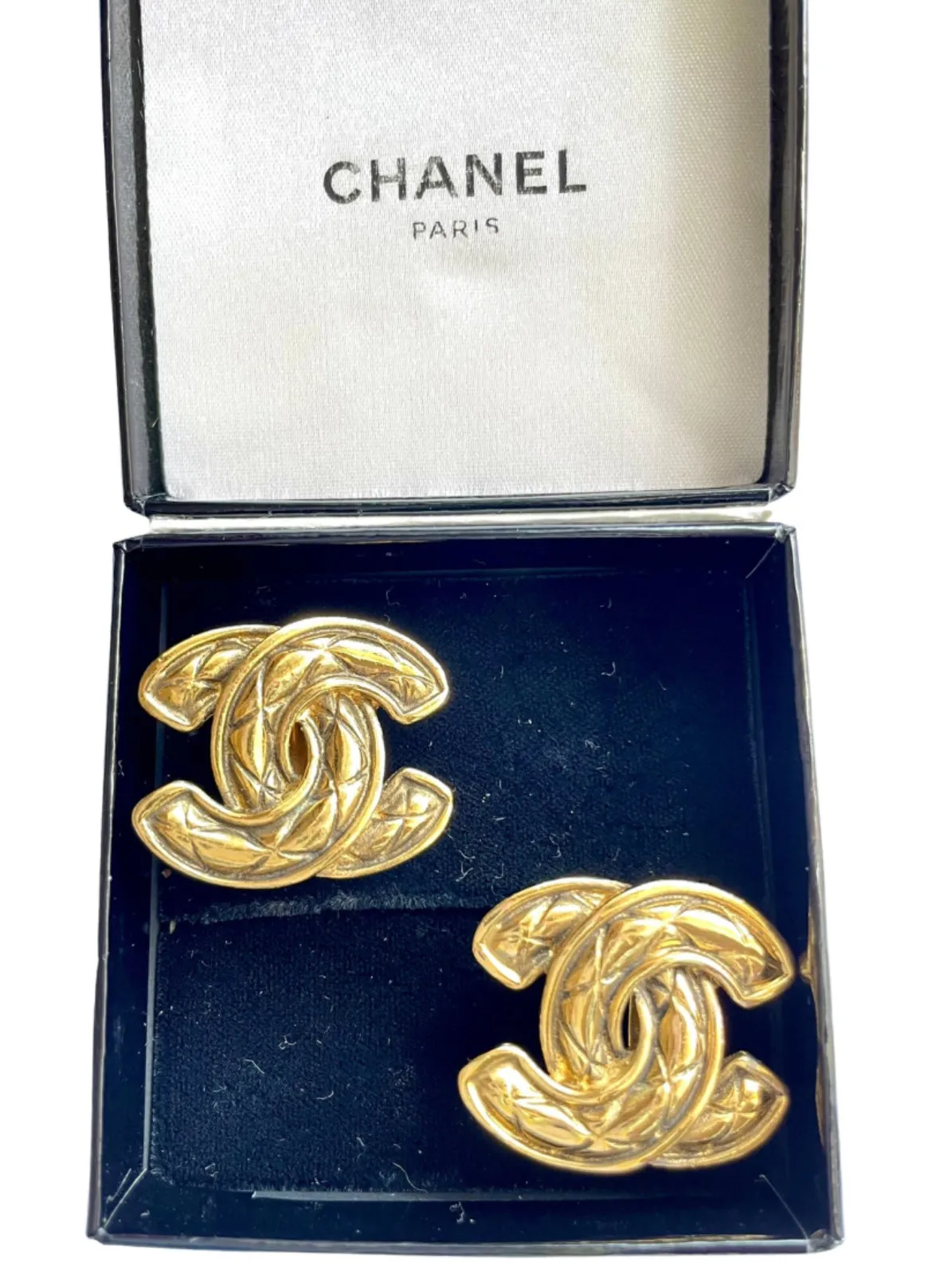 Vintage CHANEL matelasse CC mark earrings. Beautiful and rare jewelry. 050327ya1