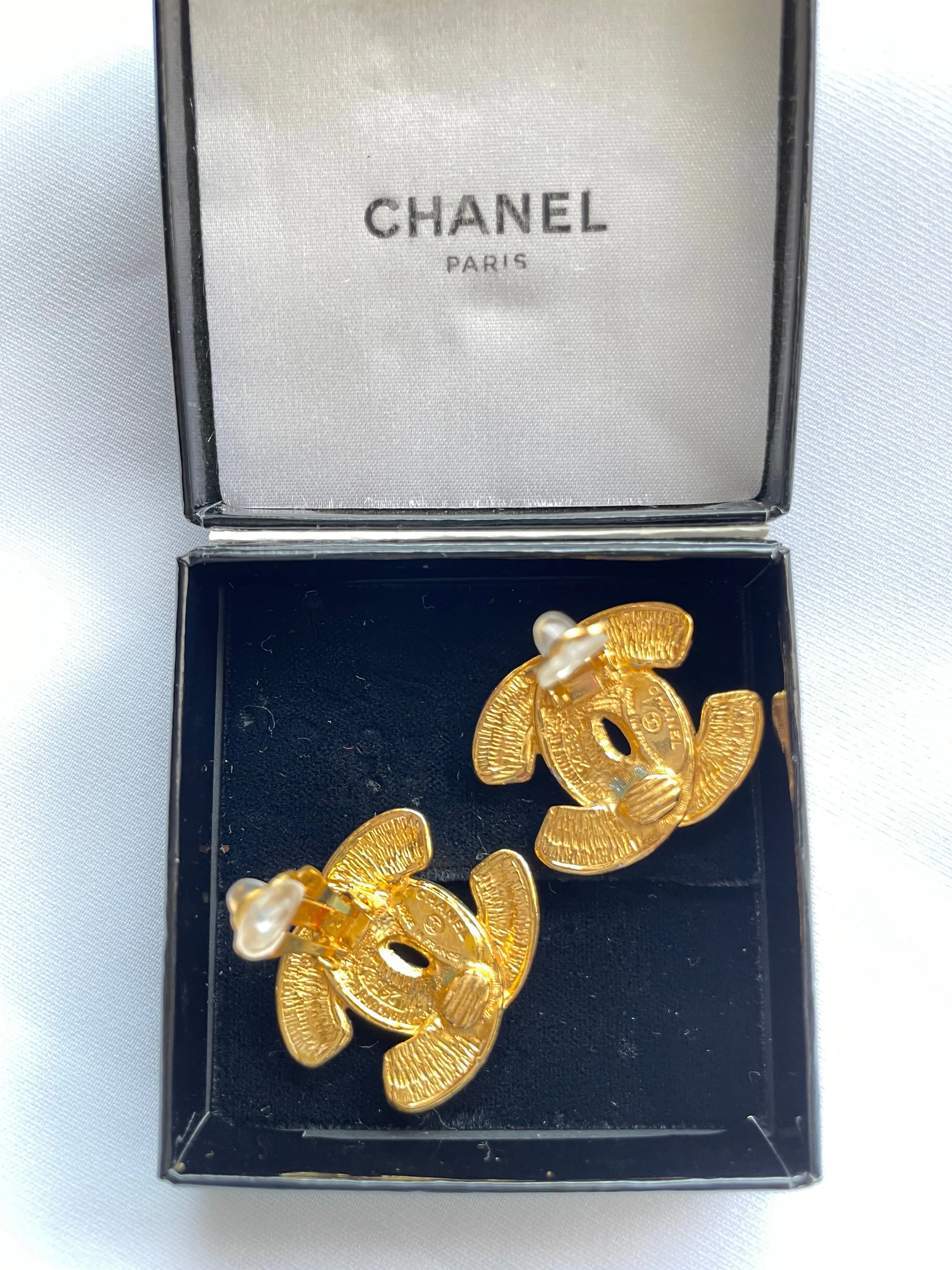 Vintage CHANEL matelasse CC mark earrings. Beautiful and rare jewelry. 050327ya1